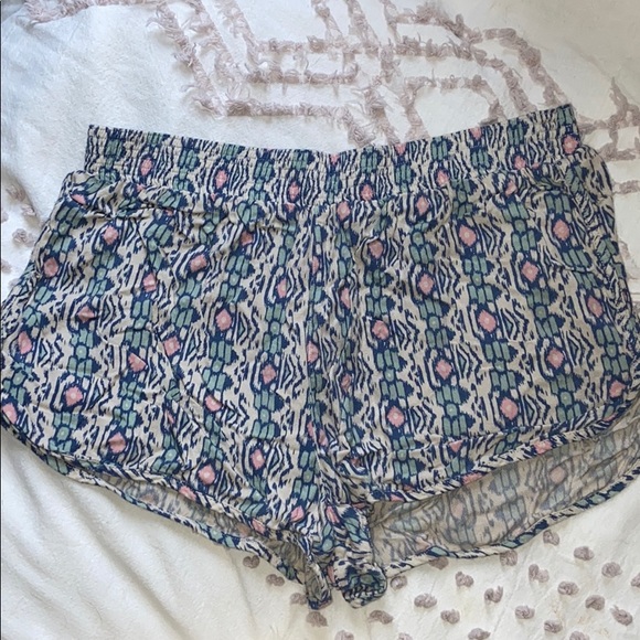 Lady’s Shorts Bundle - Picture 3 of 5